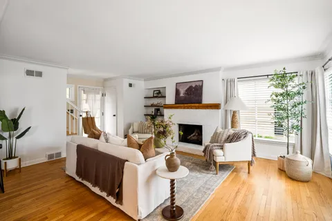 $549,000 | 6221 North Lake Drive, Whitefish Bay, WI 53217