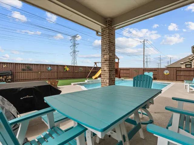 a view of outdoor space yard and patio