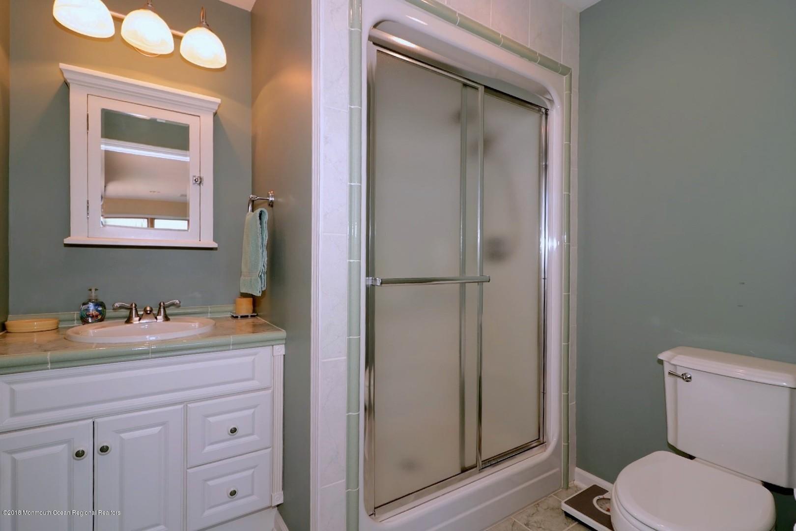 118 Mermaid Road Toms River, NJ 08753 - Photo 33 of 50 UpstairsBaMermaid