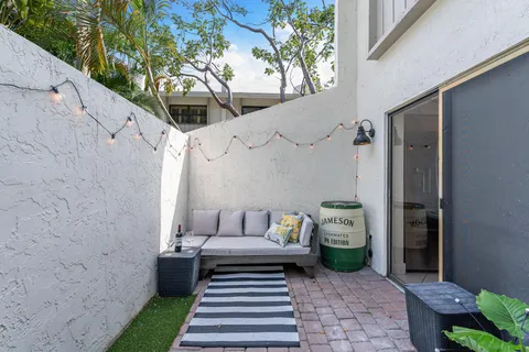 $449,900 | 563 Northeast 7th Avenue, Fort Lauderdale, FL 33301