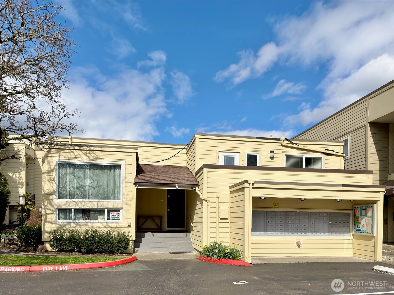 5834 Northeast 75th Street, Unit B202 Seattle, WA 98115 - Photo 22 of 36