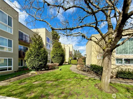 $249,000 | 5834 Northeast 75th Street, Unit B202, Seattle, WA 98115