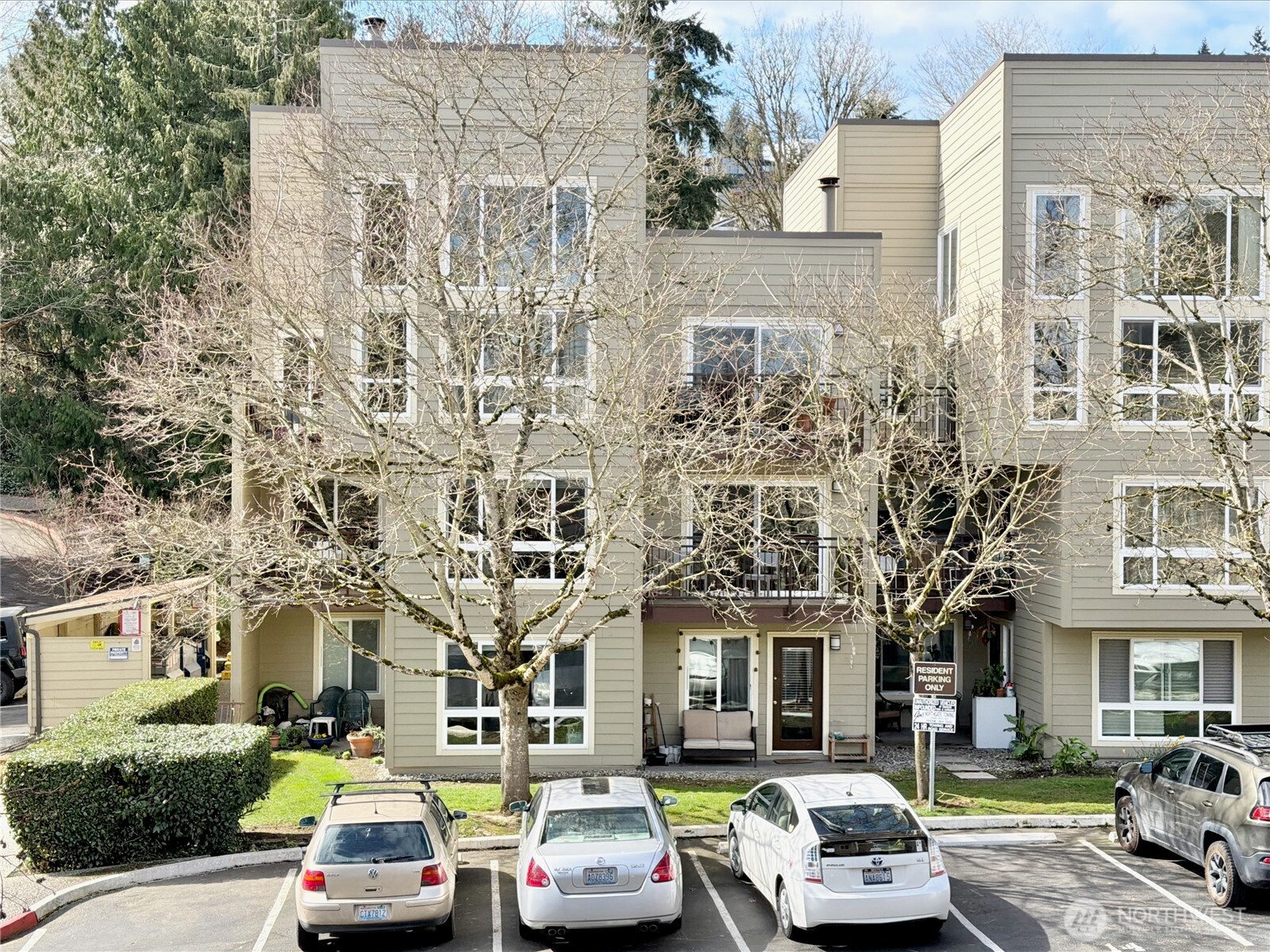 5834 Northeast 75th Street, Unit B202 Seattle, WA 98115 - Photo 3 of 36