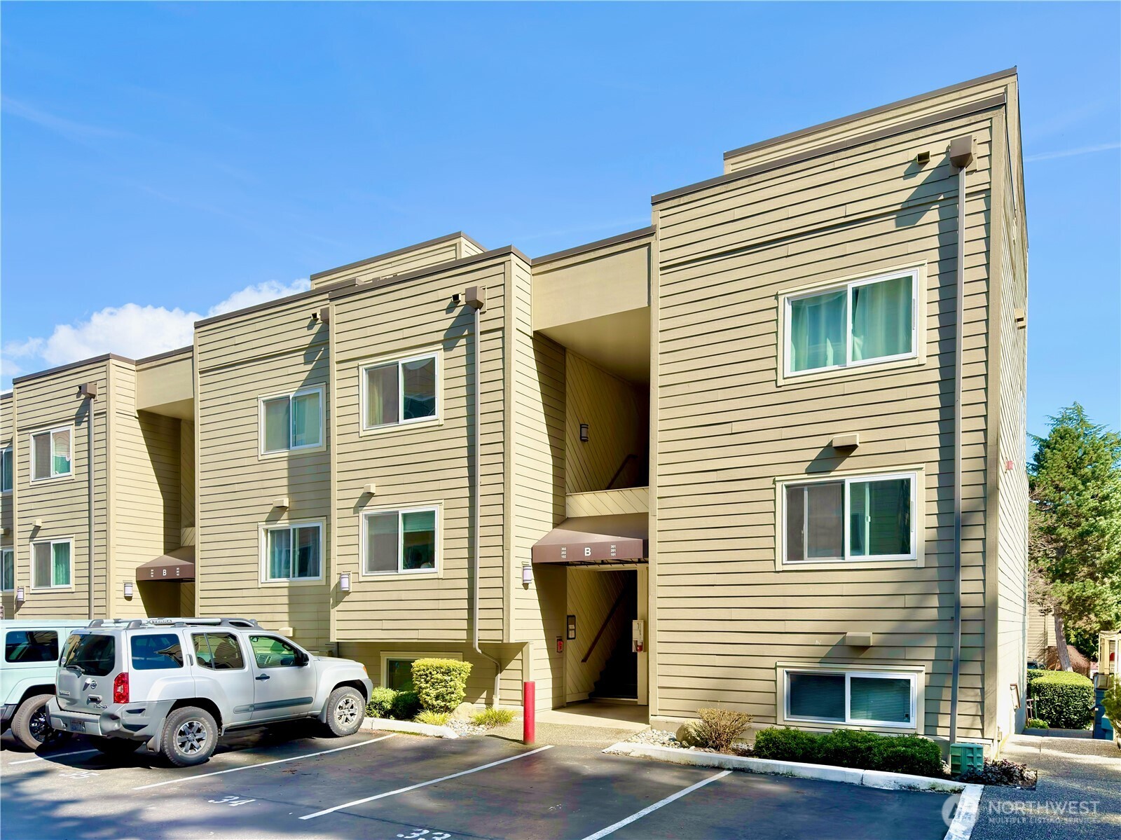 5834 Northeast 75th Street, Unit B202 Seattle, WA 98115 - Photo 5 of 36