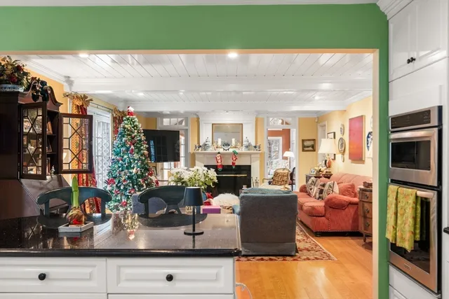 $1,395,000 | 29 Stop River Road, Norfolk, MA 02056