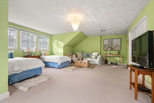 $1,395,000 | 29 Stop River Road, Norfolk, MA 02056