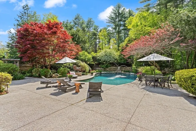 $1,395,000 | 29 Stop River Road, Norfolk, MA 02056