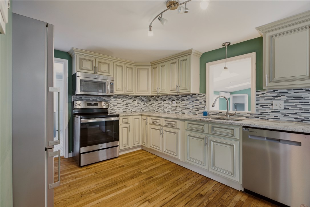 21 King Road Tiverton, RI 02878 - Photo 4 of 50 Gallery Image 4