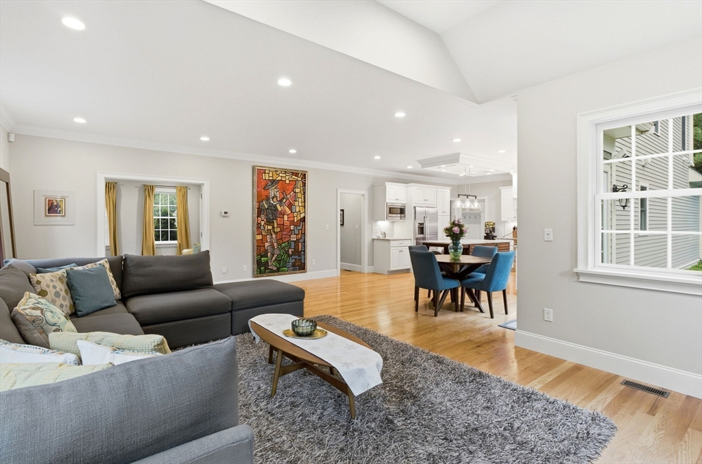 7 Davis Road Bedford, MA 01730 - Photo 9 of 37