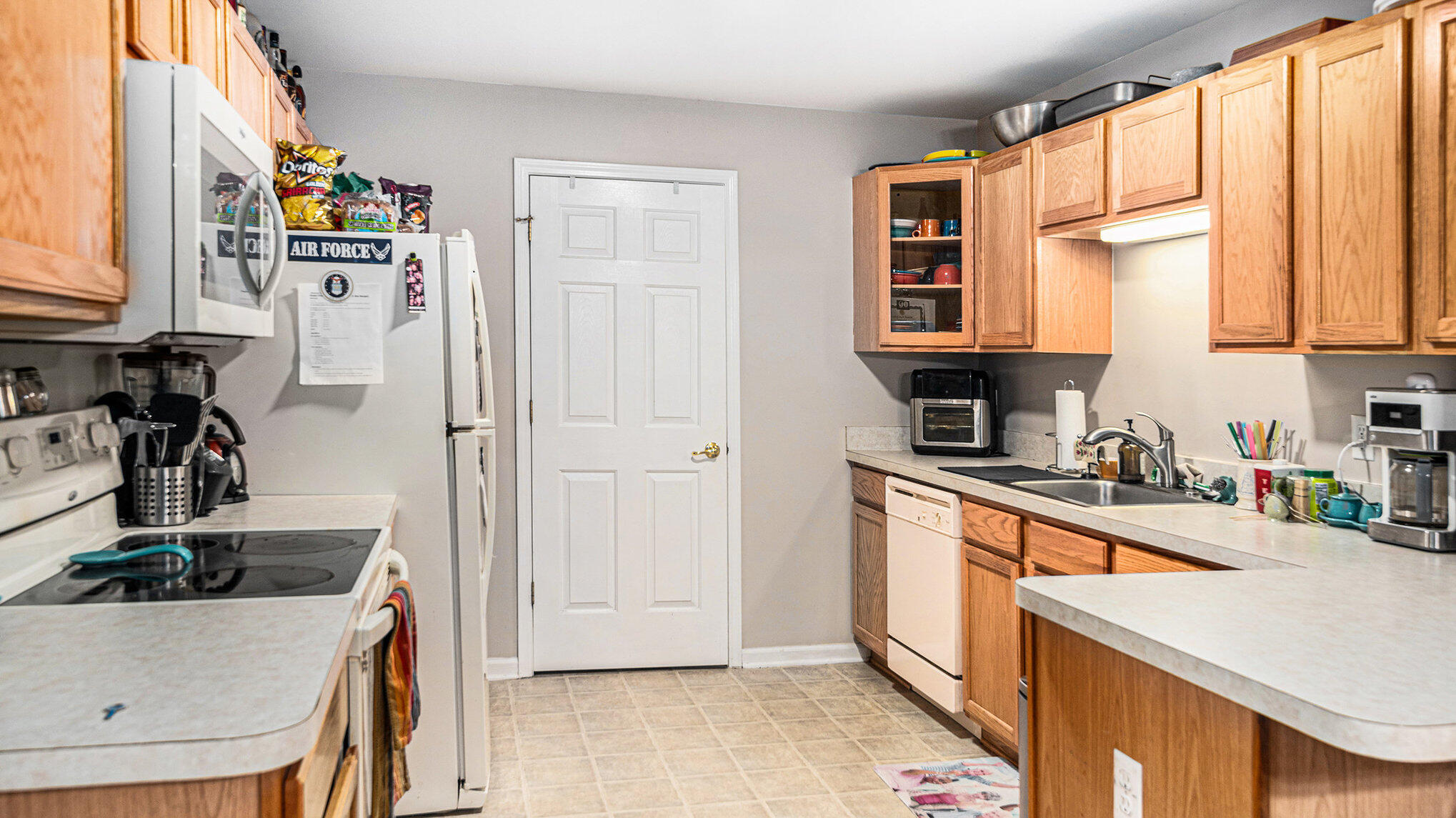 1102 Rial Lake Drive Howell, MI 48843 - Photo 5 of 24 Kitchen