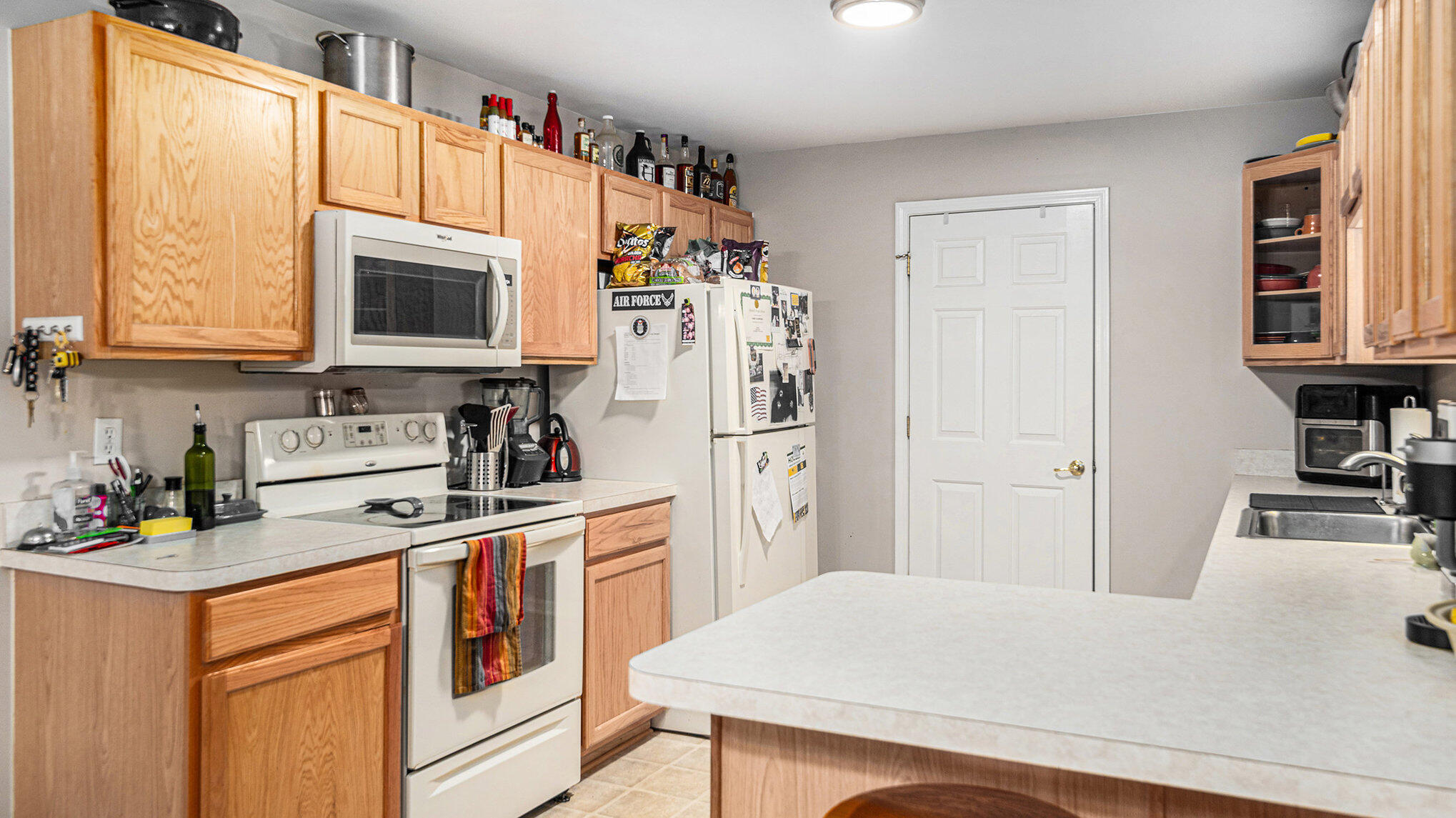 1102 Rial Lake Drive Howell, MI 48843 - Photo 6 of 24 Kitchen