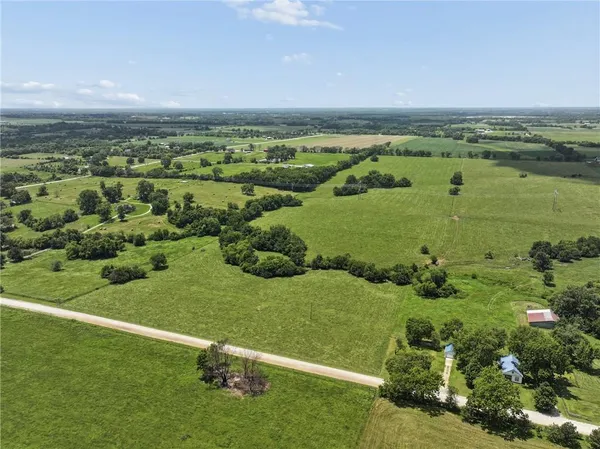 $531,200 | 1 Mission Belleview Road, Louisburg, KS 66053