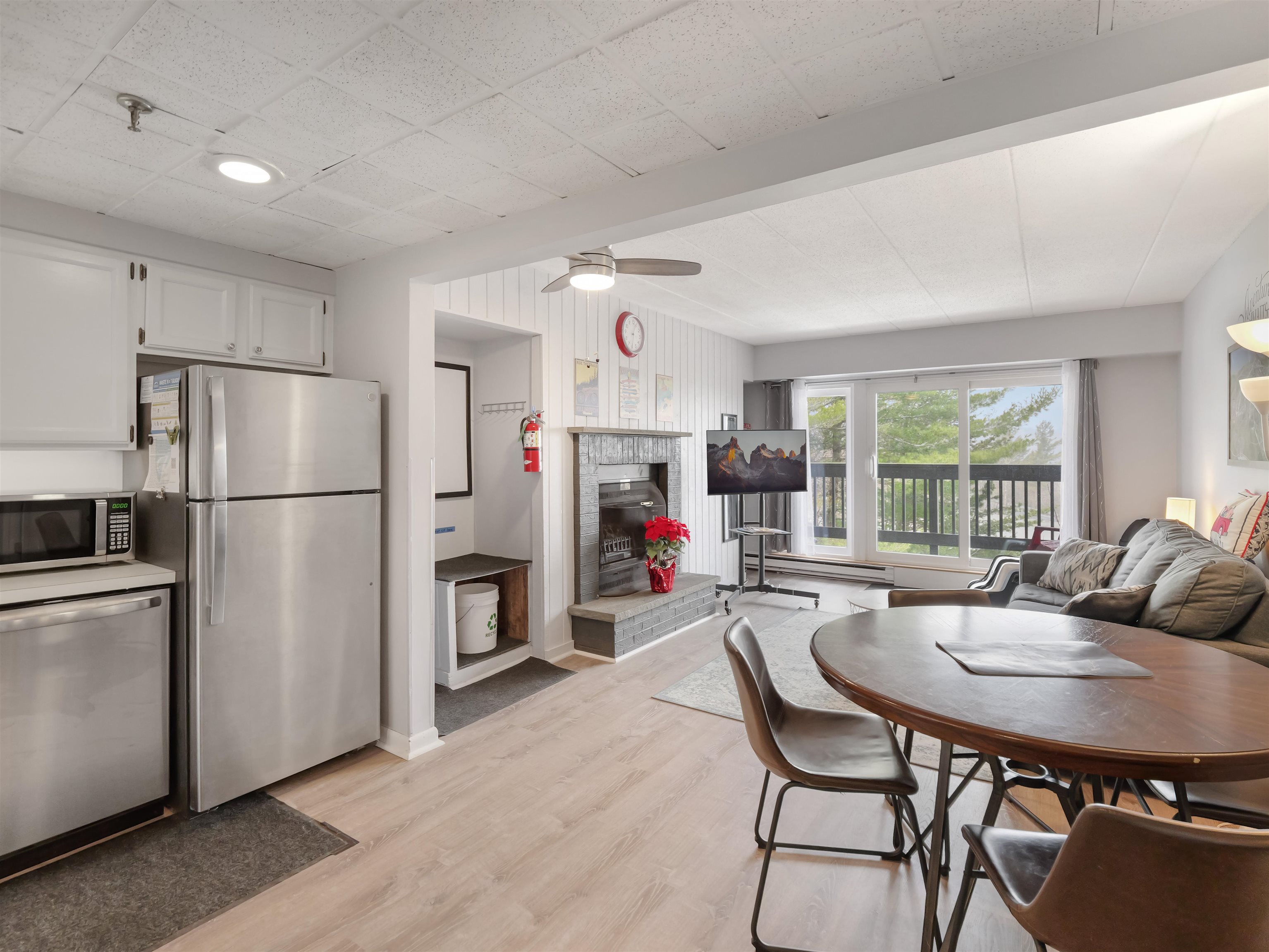 137 East Mountain Road, Unit 2D8 Killington, VT 05751 - Photo 4 of 40