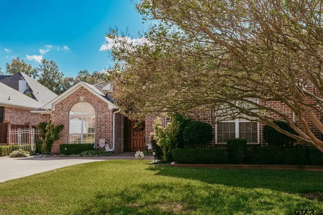 $349,900 | 634 Whiteoak Lane, Tyler, TX 75703