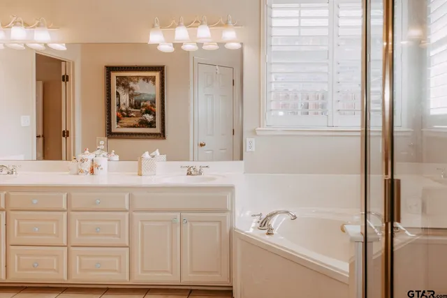 $349,900 | 634 Whiteoak Lane, Tyler, TX 75703