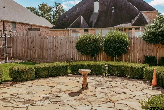 $349,900 | 634 Whiteoak Lane, Tyler, TX 75703