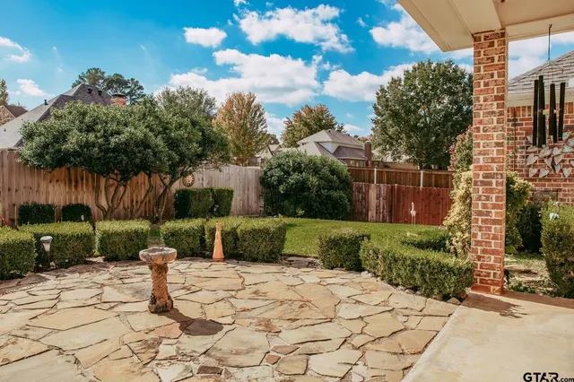 $349,900 | 634 Whiteoak Lane, Tyler, TX 75703