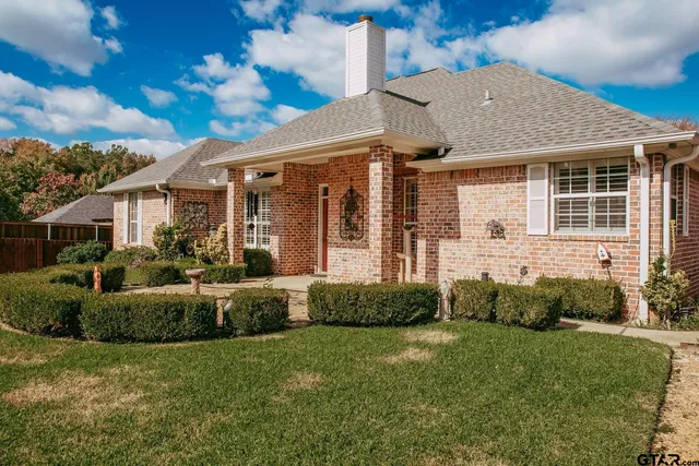 $349,900 | 634 Whiteoak Lane, Tyler, TX 75703