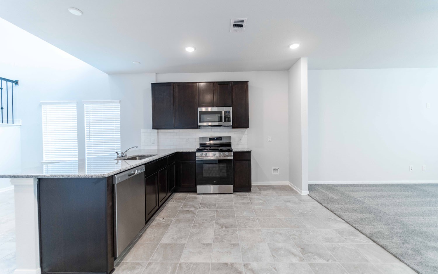 3611 Cardinal Pointe Drive Angleton, TX 77515 - Photo 7 of 18