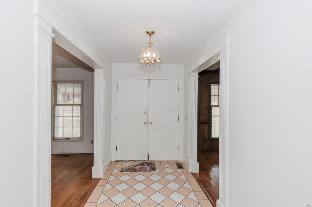 14340 Ladue Road Chesterfield, MO 63017 - Photo 2 of 32