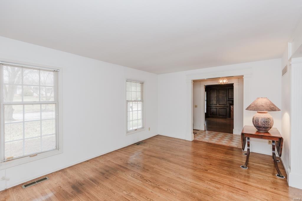 14340 Ladue Road Chesterfield, MO 63017 - Photo 4 of 32