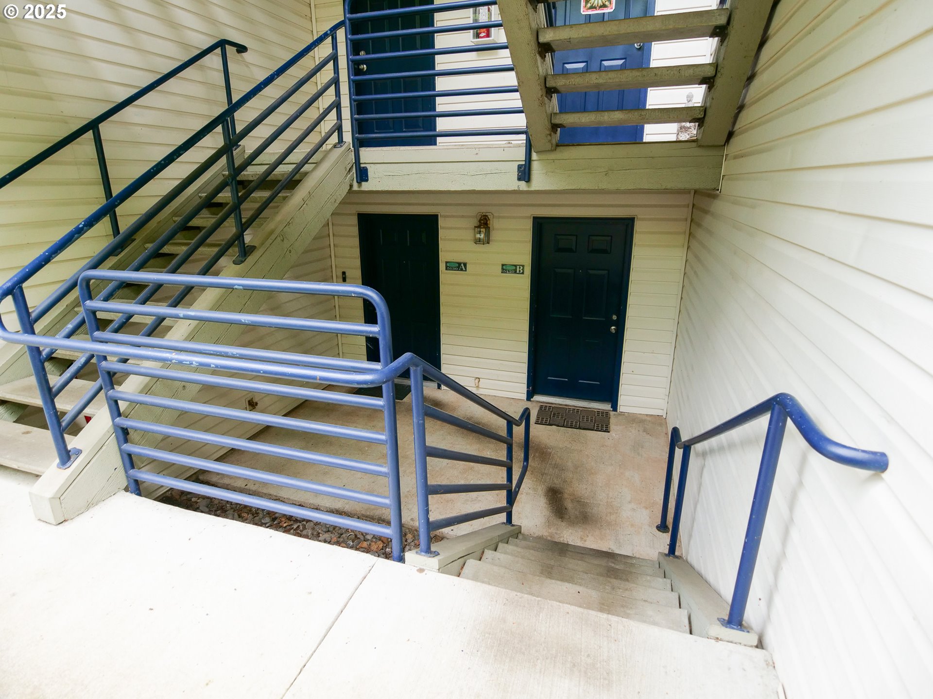 5130 Southwest Multnomah Boulevard, Unit B Portland, OR 97219 - Photo 13 of 36 a view of entryway