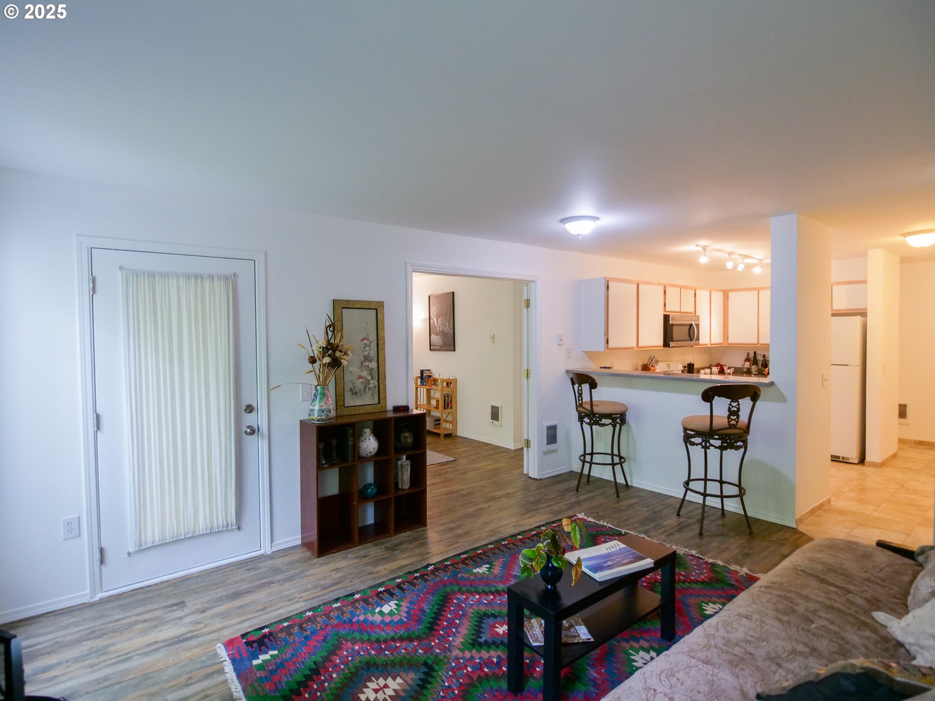 5130 Southwest Multnomah Boulevard, Unit B Portland, OR 97219 - Photo 16 of 36 a living room with furniture and wooden floor