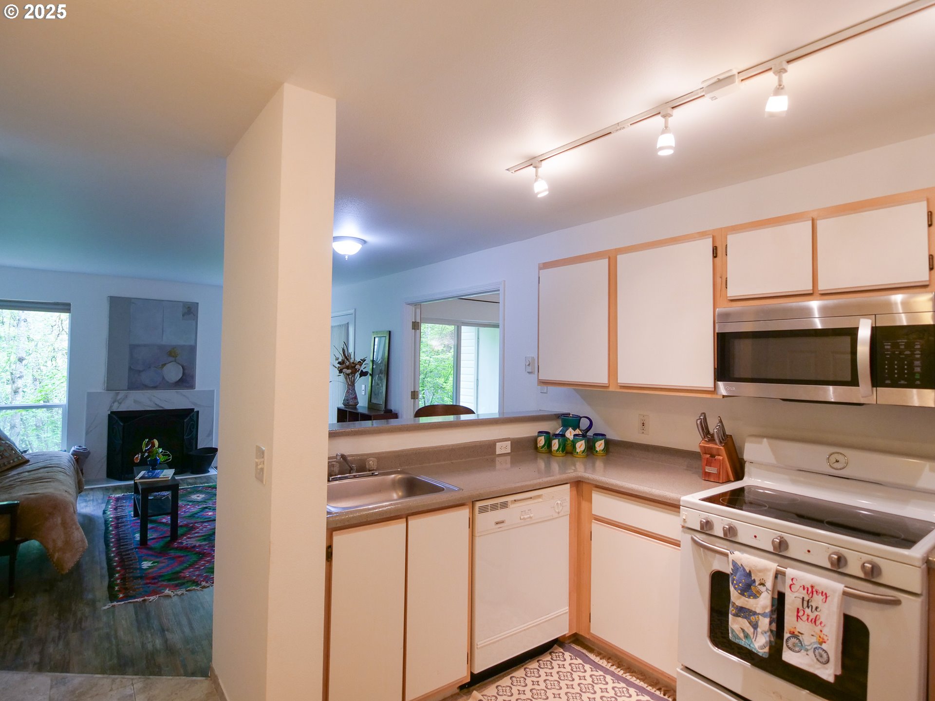 5130 Southwest Multnomah Boulevard, Unit B Portland, OR 97219 - Photo 20 of 36 a kitchen with a stove and a white cabinets