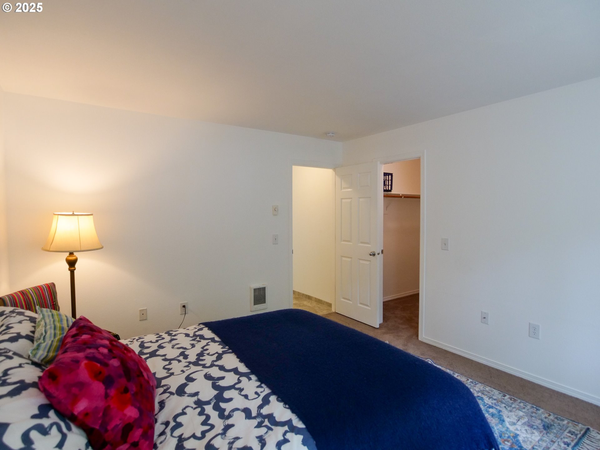 5130 Southwest Multnomah Boulevard, Unit B Portland, OR 97219 - Photo 29 of 36 a bedroom with a bed and a lamp