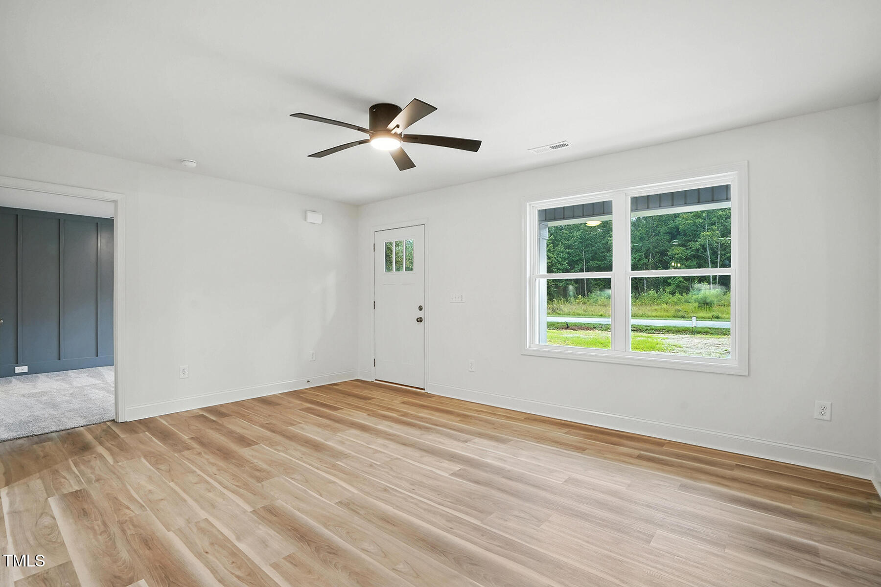 8670 Green Path Road Dunn, NC 28334 - Photo 6 of 34 Living Room