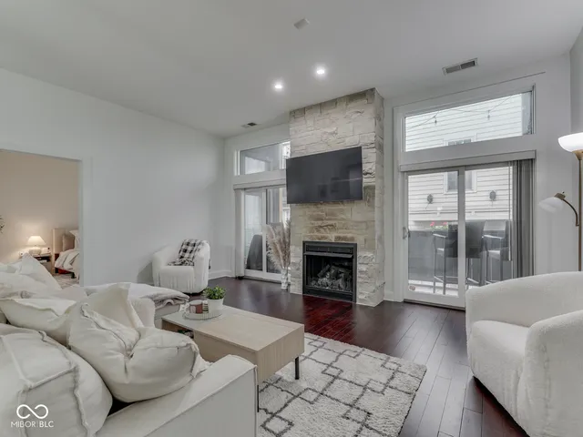 $425,000 | 222 North East Street, Unit 103, Indianapolis, IN 46204