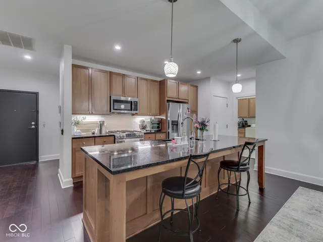 $425,000 | 222 North East Street, Unit 103, Indianapolis, IN 46204
