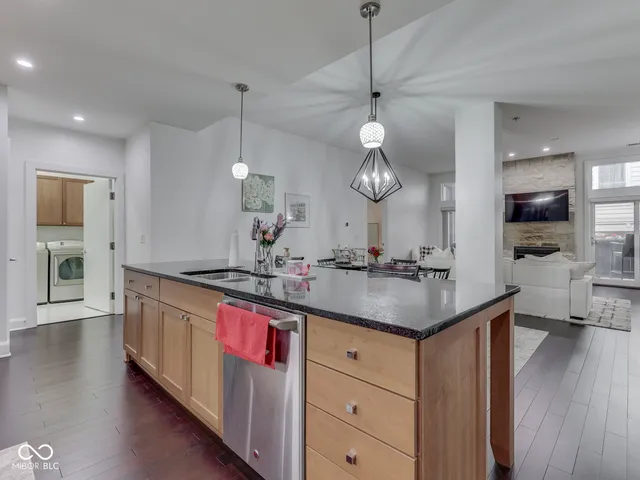 $425,000 | 222 North East Street, Unit 103, Indianapolis, IN 46204