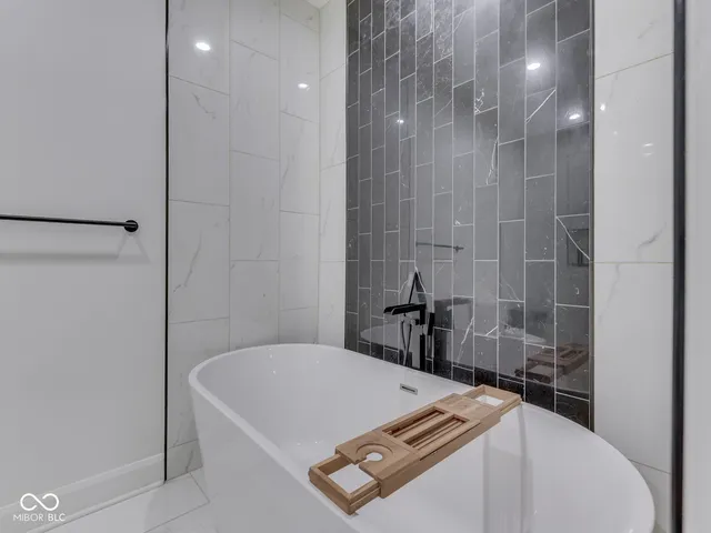 $425,000 | 222 North East Street, Unit 103, Indianapolis, IN 46204