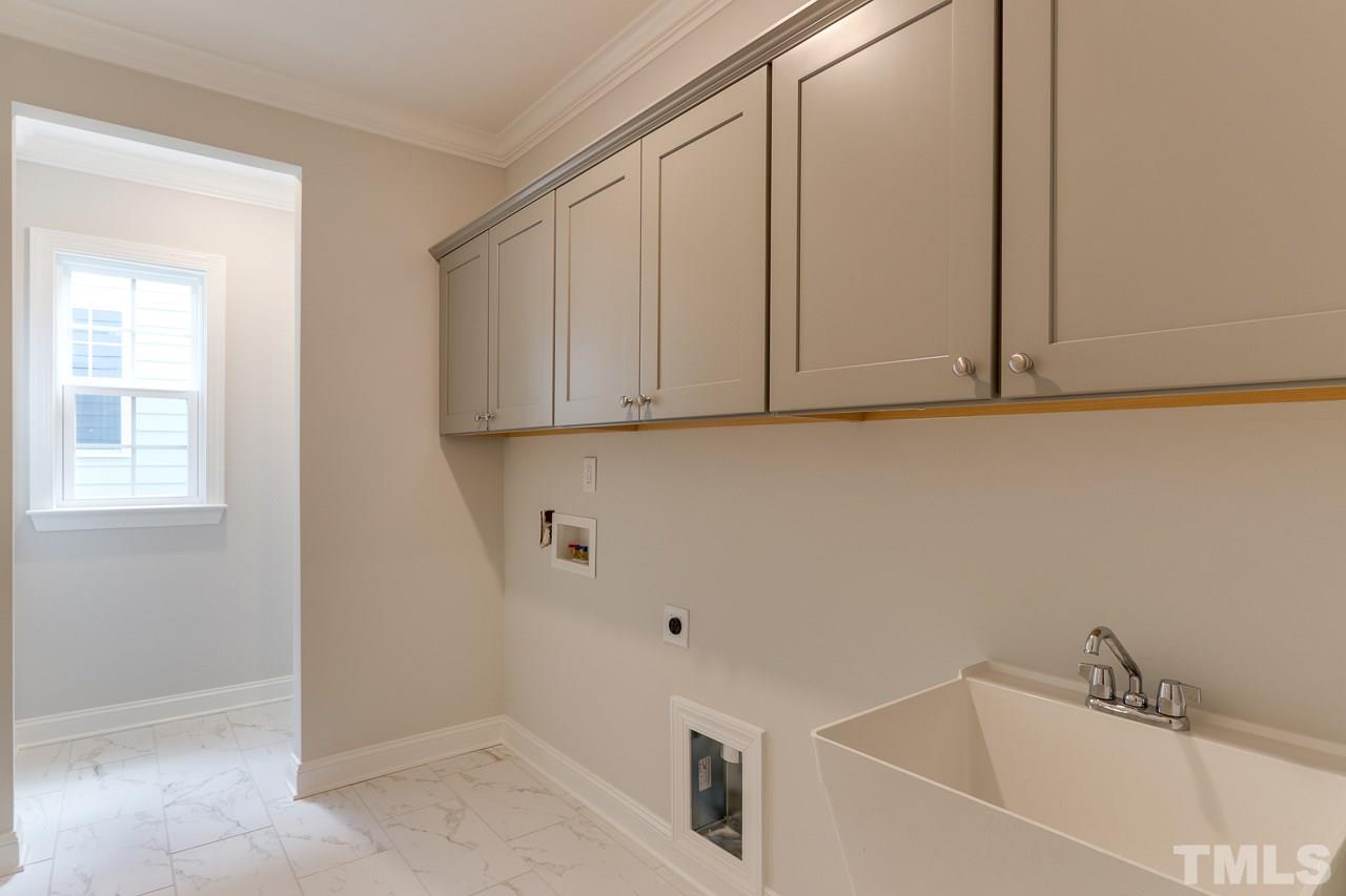 244 Ivory Lane, Unit 72 Raleigh, NC 27610 - Photo 18 of 30 a bathroom with a bathtub