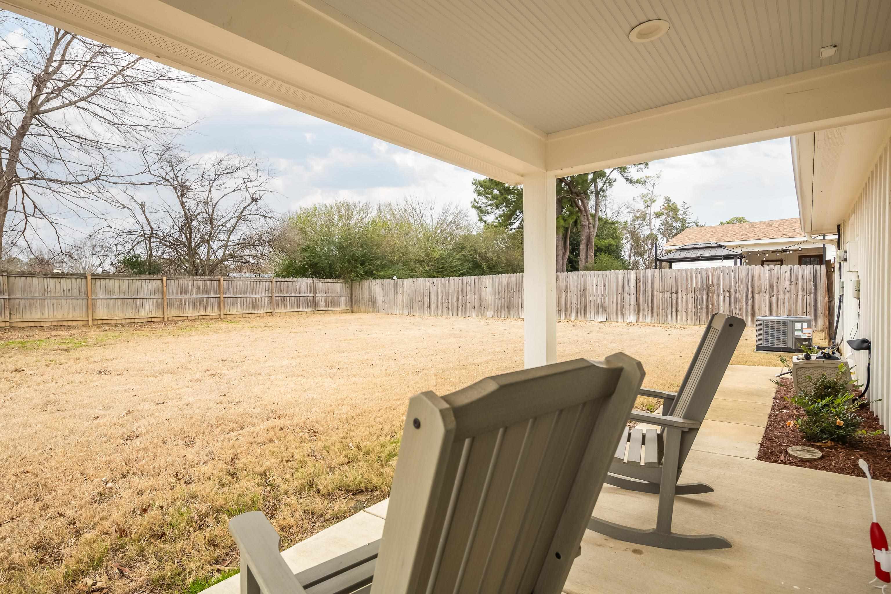 915 Greencliff Road Collierville, TN 38017 - Photo 25 of 32 a view of deck with patio