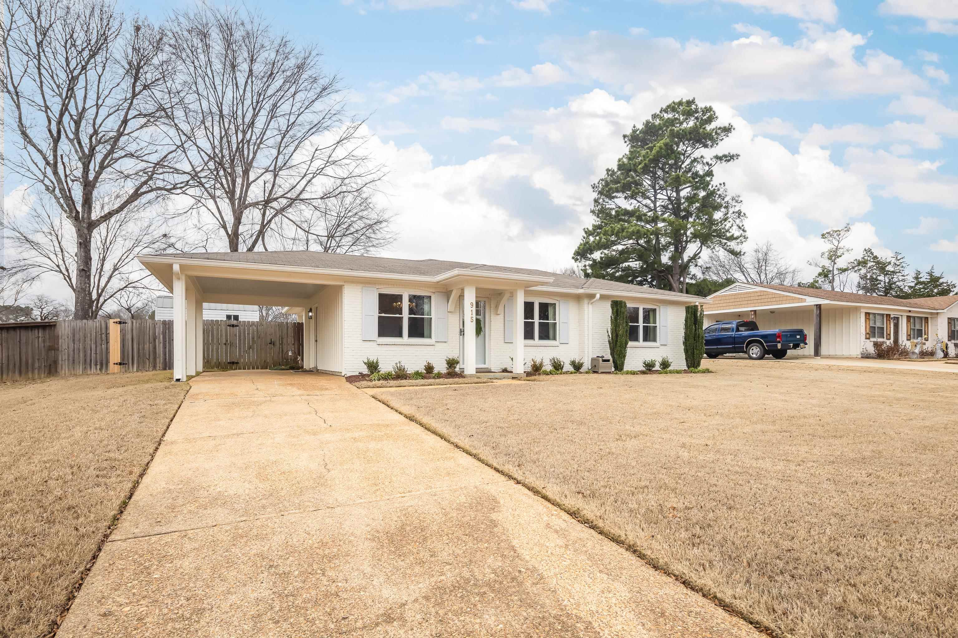 915 Greencliff Road Collierville, TN 38017 - Photo 3 of 32 a front view of a house with a garden and trees