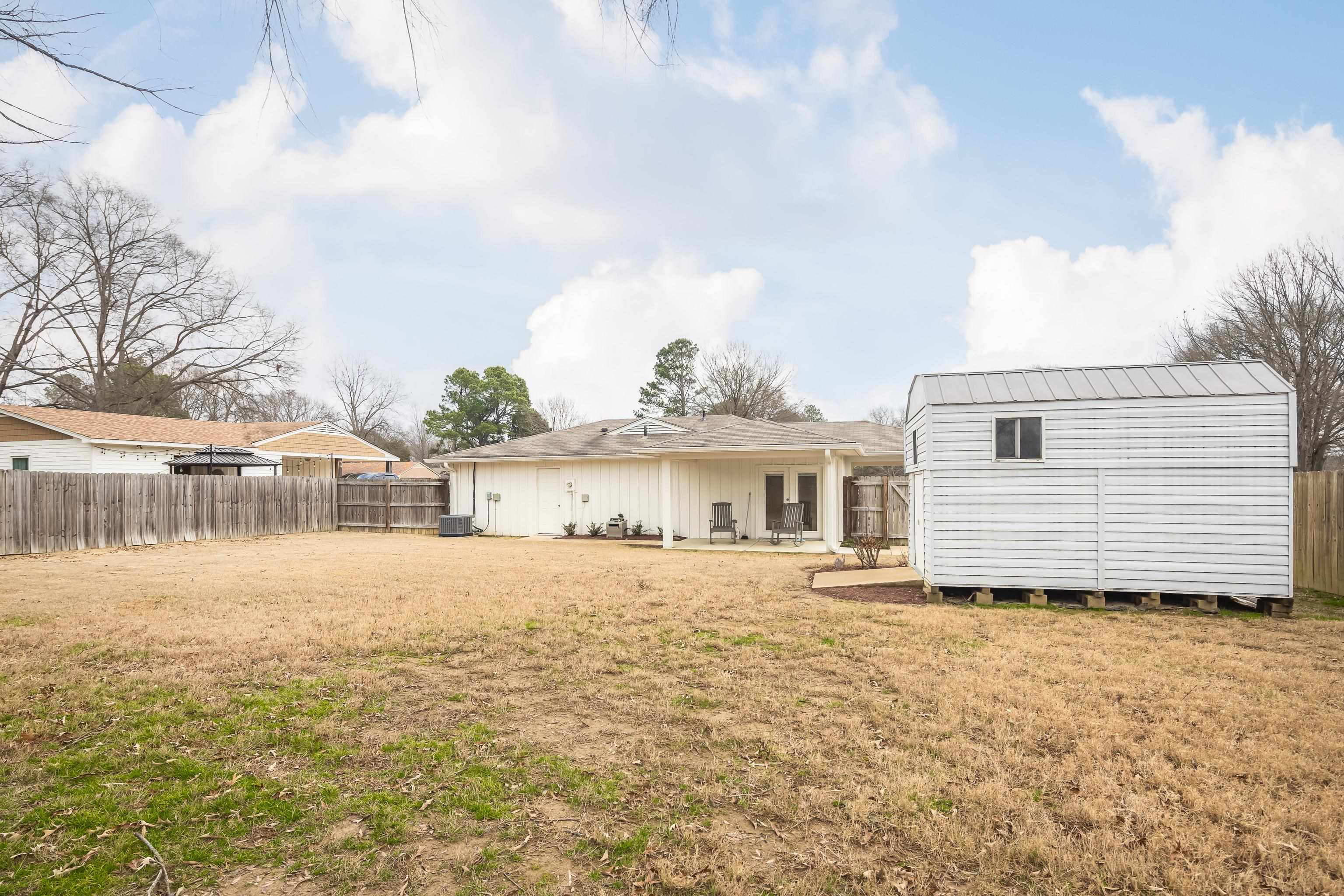 915 Greencliff Road Collierville, TN 38017 - Photo 32 of 32 a front view of a house with a yard