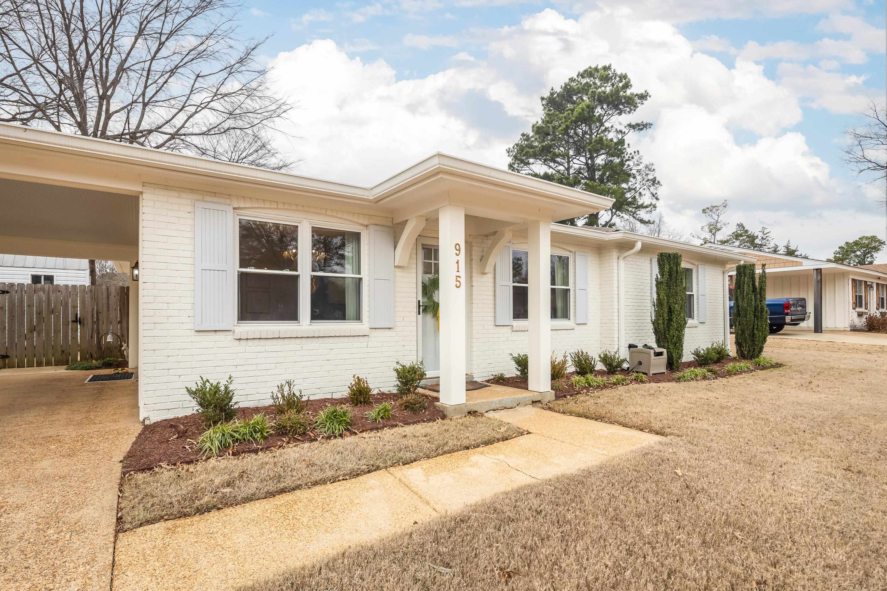 915 Greencliff Road Collierville, TN 38017 - Photo 4 of 32 a front view of a house
