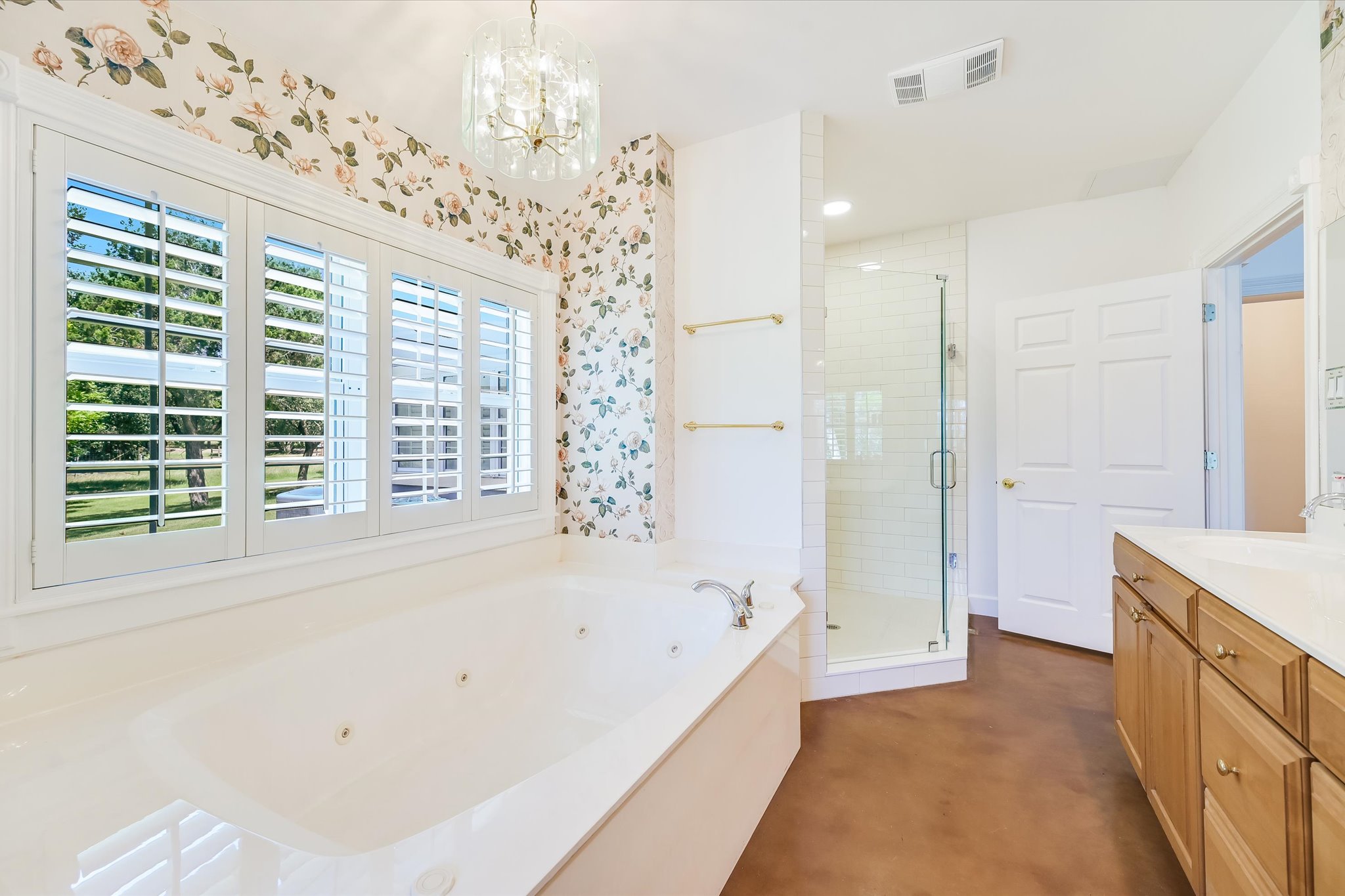 3820 River Road Wimberley, TX 78676 - Photo 16 of 37 Separate large shower and garden tub in primary bathroom