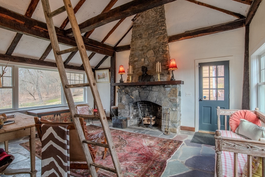 108 North Hillside Road Deerfield, MA 01373 - Photo 8 of 42 Gallery Image 8