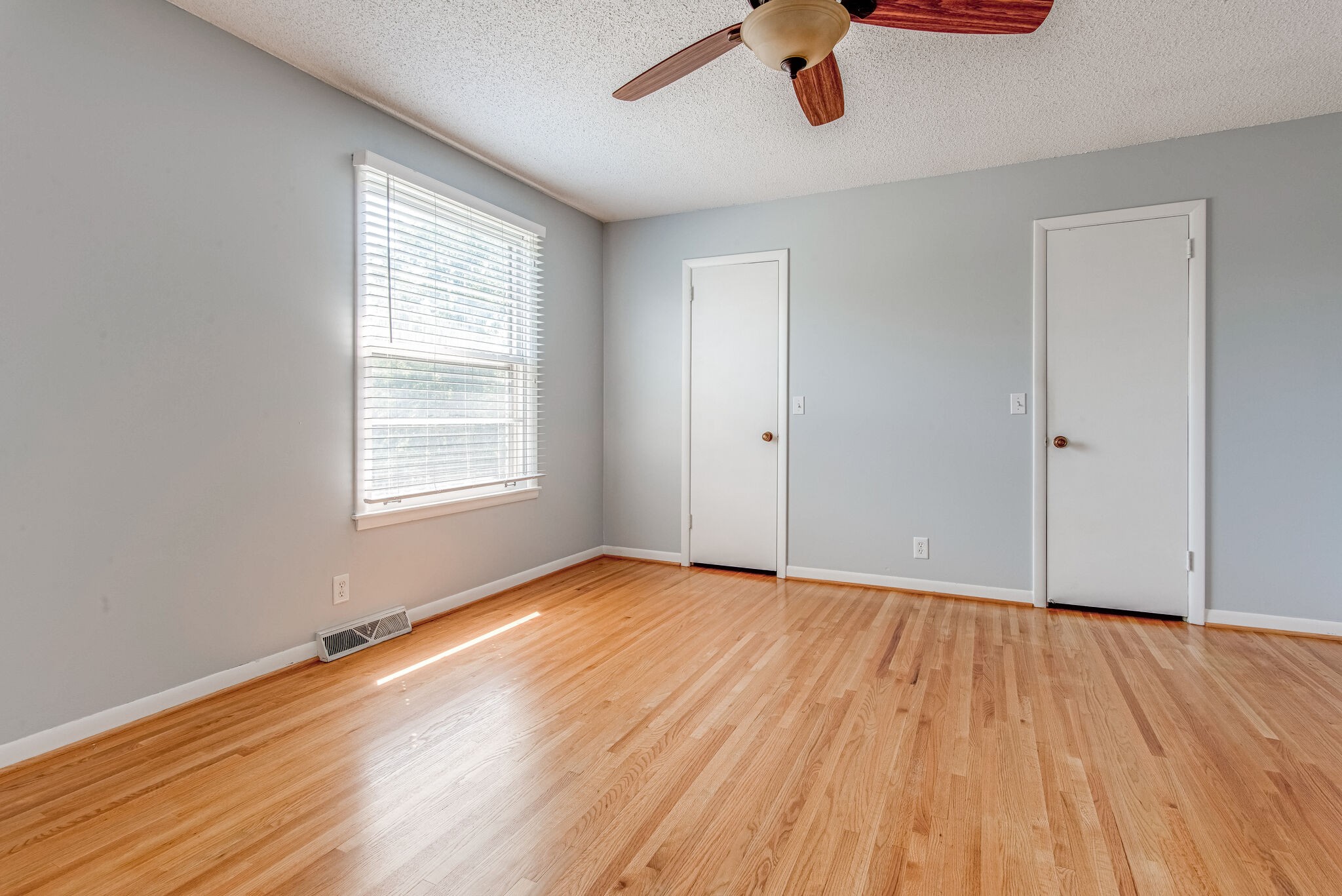 561 Rural Hill Road Nashville, TN 37217 - Photo 21 of 32 an empty room with wooden floor cabinet and windows