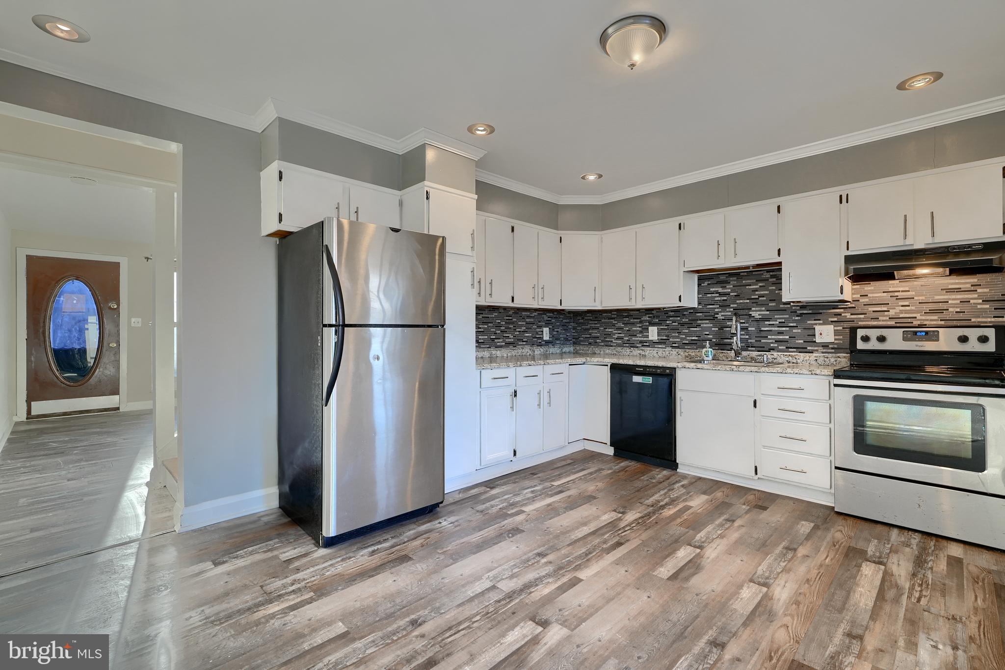 1259 Haverhill Road Baltimore, MD 21229 - Photo 15 of 40 LVP Floor Kitchen