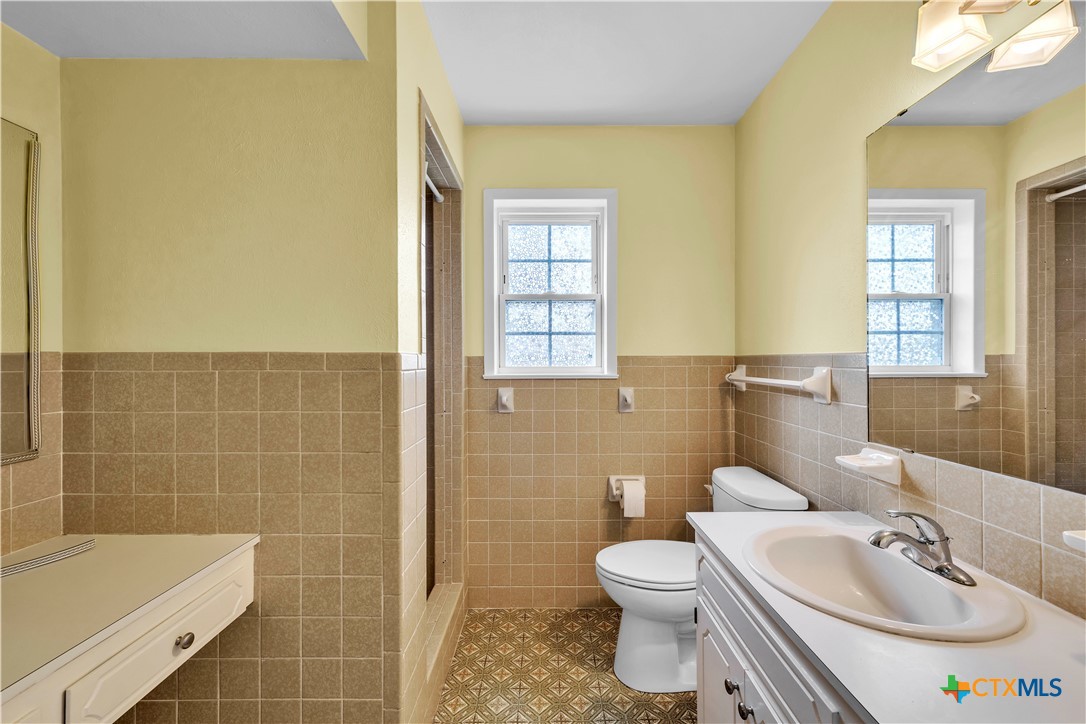 313 Ruggles Loop Temple, TX 76501 - Photo 19 of 22 a bathroom with a sink a toilet and shower