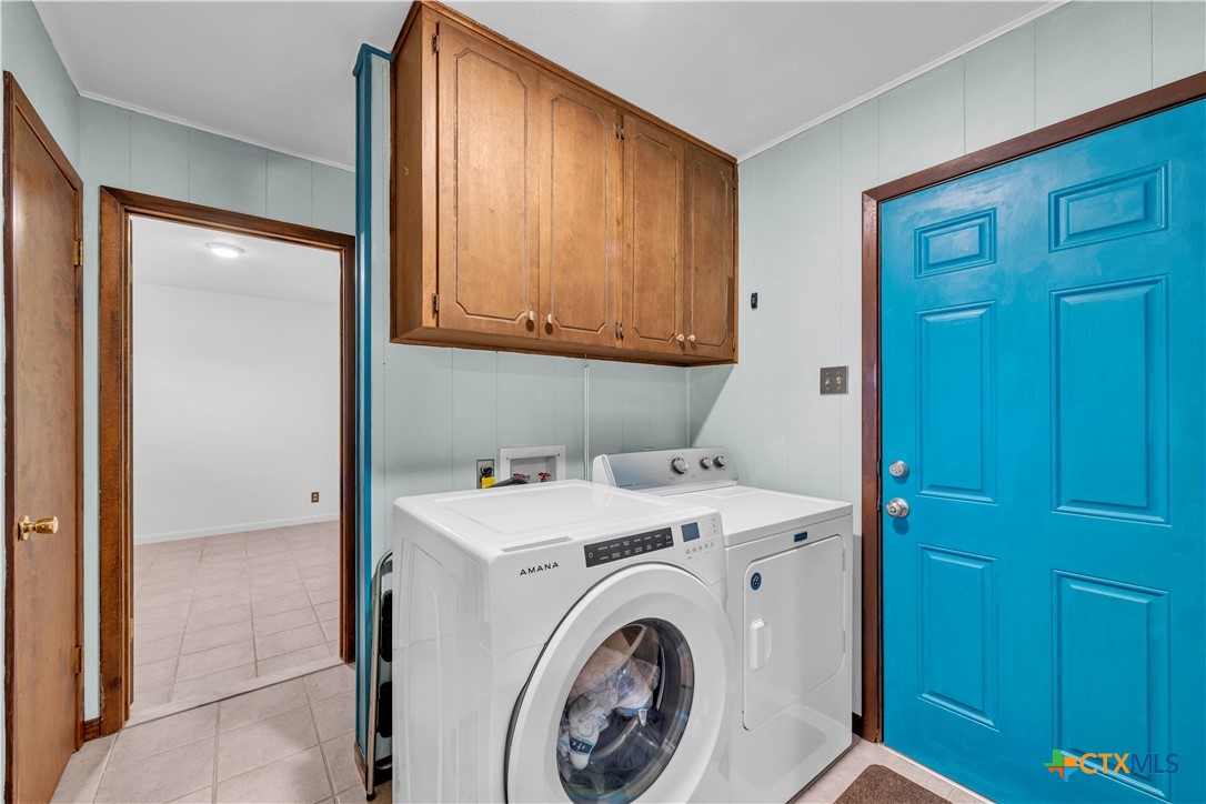 313 Ruggles Loop Temple, TX 76501 - Photo 20 of 22 a utility room with dryer and washer