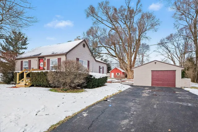 $244,900 | 4295 Indian Lakes Road Northeast, Cedar Springs, MI 49319