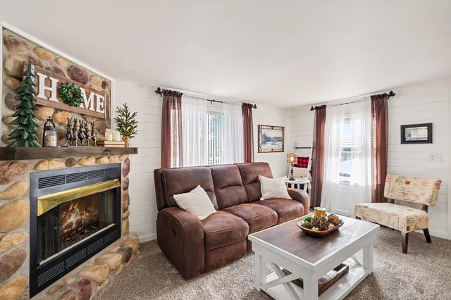 $244,900 | 4295 Indian Lakes Road Northeast, Cedar Springs, MI 49319