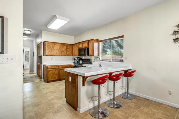 $440,000 | 685 West Lake Street, Kingsburg, CA 93631