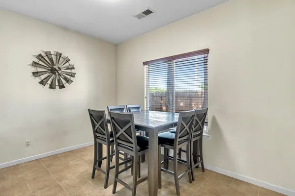 $440,000 | 685 West Lake Street, Kingsburg, CA 93631