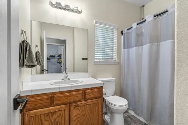 $440,000 | 685 West Lake Street, Kingsburg, CA 93631